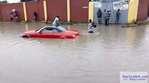 Photos: Car gets stuck in floodwater at Ajah after heavy rainfall